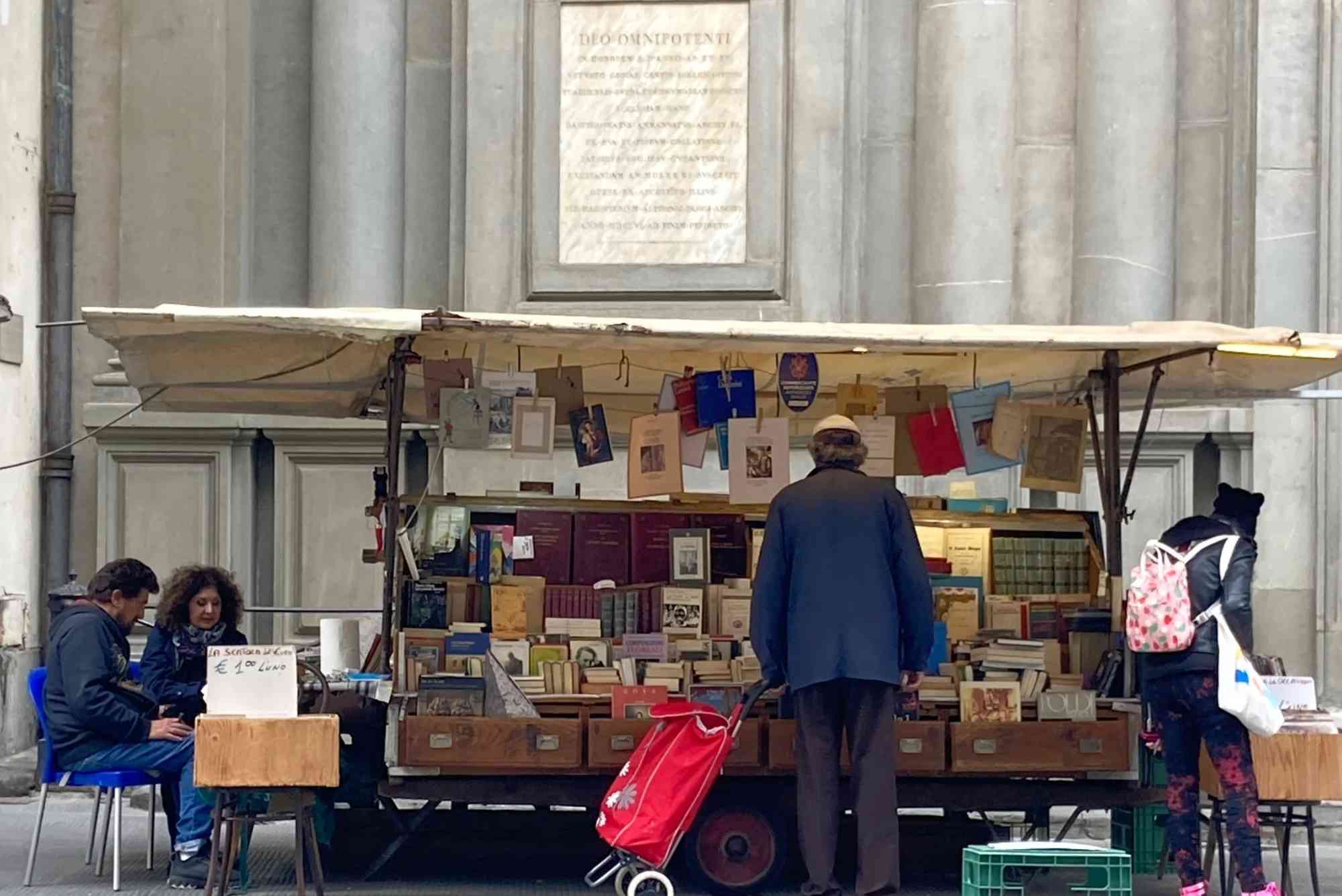 Italy Florence core: Duomo and Riverfront Shops