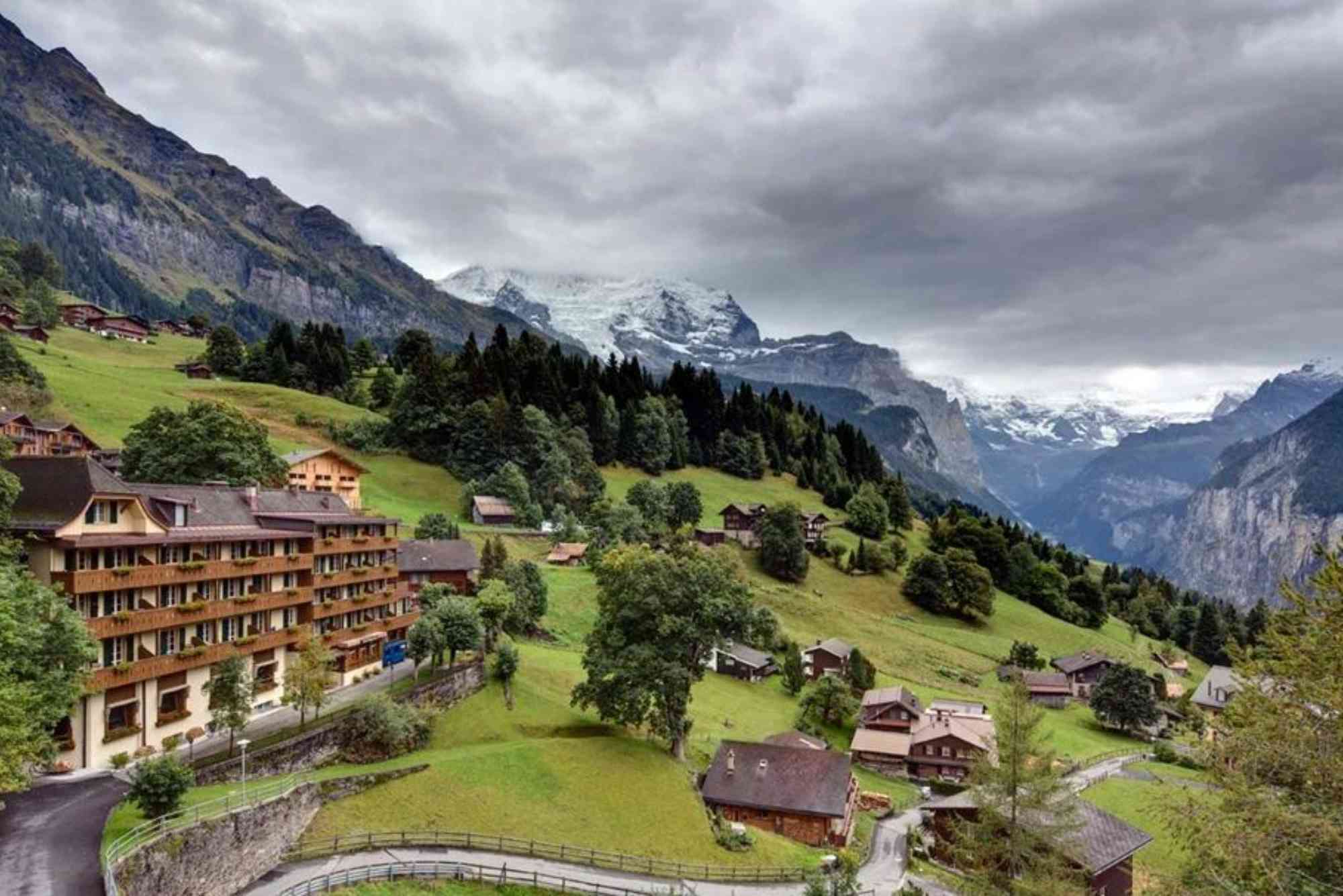 Switzerland Bernese Oberland: Interlaken to Wengen Buys